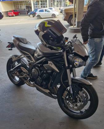 TRIUMPH STREET TRIPLE 765 RS 